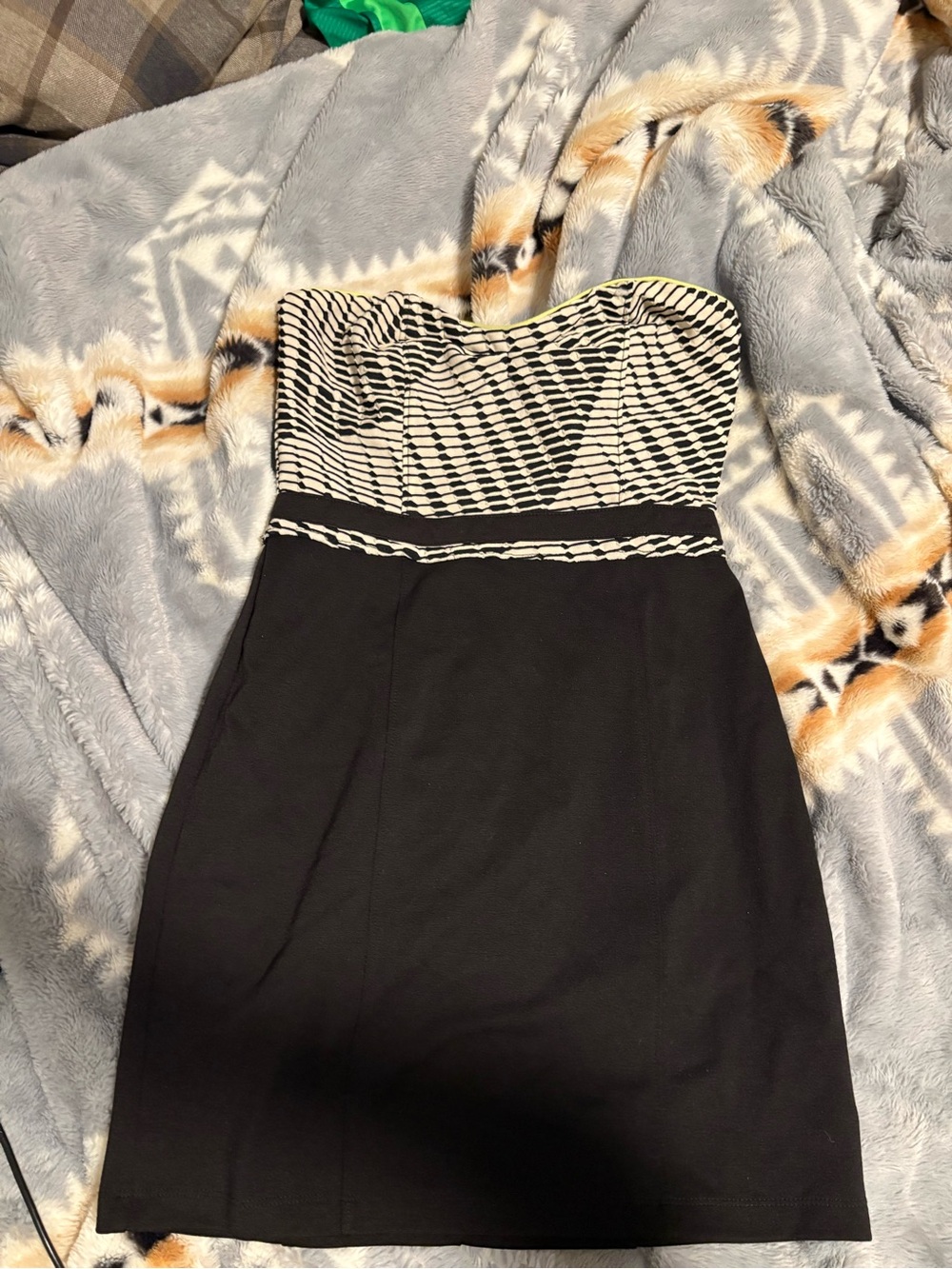 silence + noise Black and White Strapless Sheath Dress